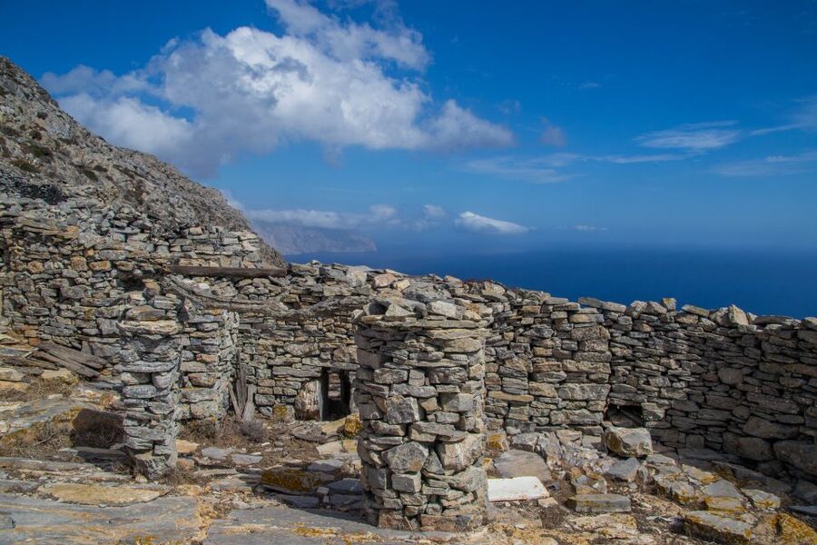 Amorgos: Guided Hike of the Panagia Hozoviotissa Monastery - Arriving at Panagia Hozoviotissa
