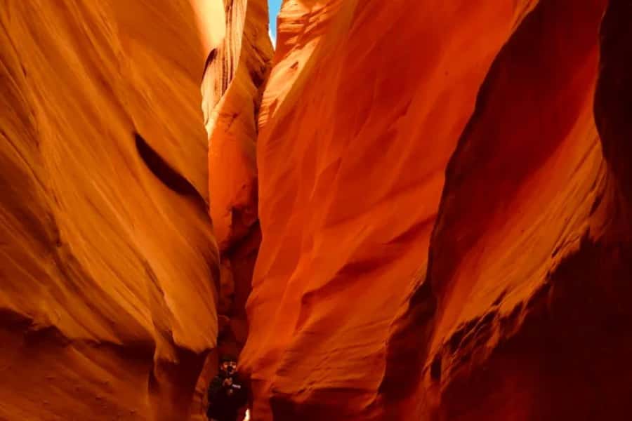 Antelope Valley: Ligai Si Anii Canyon Hiking Tour - What the sandstone walls add to the walk