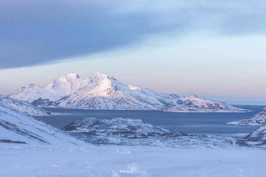 Arctic hike on Kvaløya Island with drinks and snacks - Who will enjoy this Kvaløya hike most