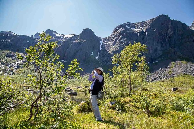 Arctic Landscapes Hiking, Sightseeing & Snowshoeing Private Tour - What the supplied equipment really covers