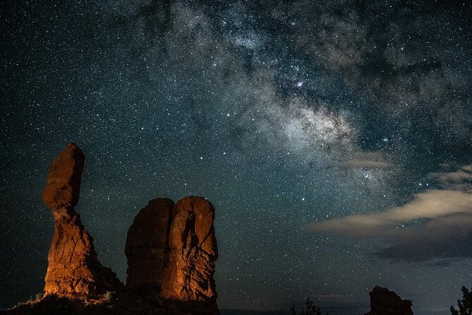 Astro-Photo, Hiking and Stargazing Tour in Arches National Park - How the small group changes the evening