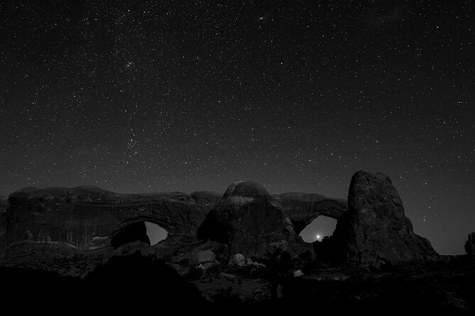 Astro-Photo, Hiking and Stargazing Tour in Arches National Park - Weather, timing, and what to bring
