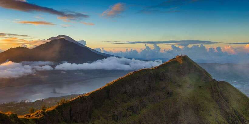 Bali: Mount Batur Sunrise Hike Guided Tour - Sunrise Above Lake Batur