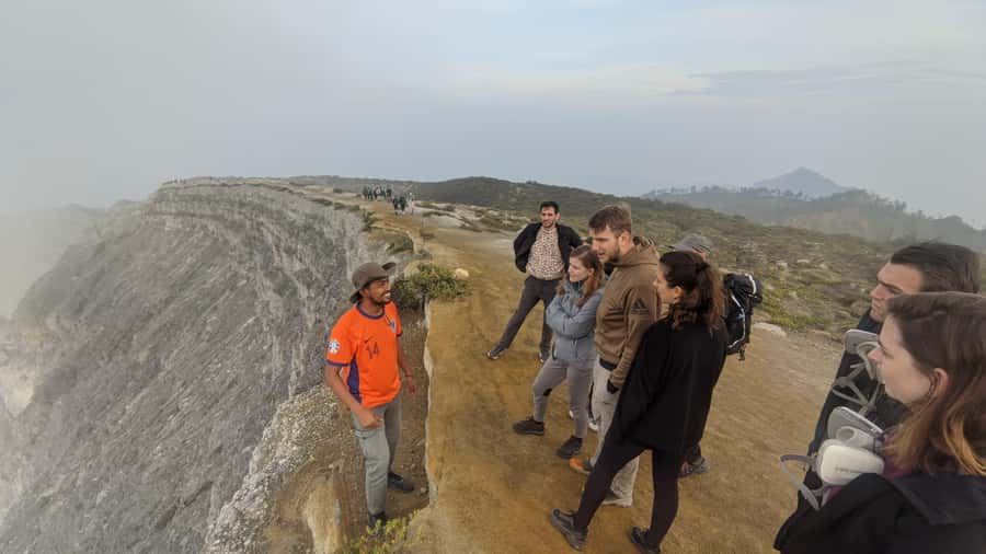 Bali or Banyuwangi: Mount Ijen Blue Fire Hiking - The descent and the long return to Bali