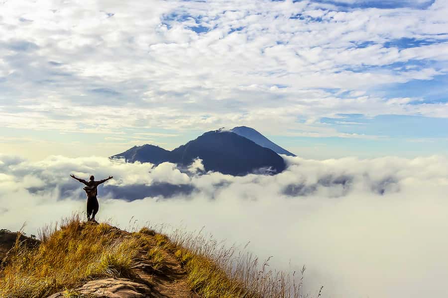 Bali: Sunrise Mount Batur Guided Hike with Breakfast - Climbing Mount Batur in the dark