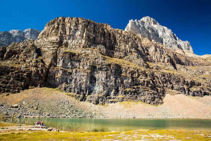 Banff National Park: Guided Signature Hikes with Lunch - Plain of Six Glaciers: Lake Louise, tea, and a long valley