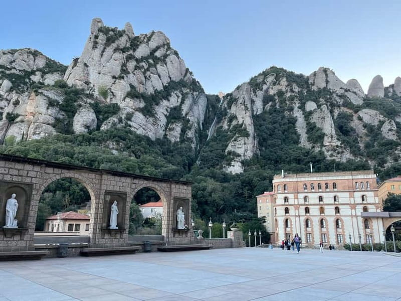 Barcelona: Montserrat afternoon tour, easy hike & boys choir - The 3-kilometer walk to Saint Michael’s Cross