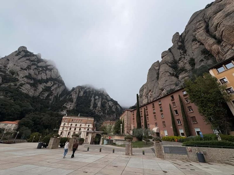 Barcelona: Montserrat afternoon tour, easy hike & boys choir - Final call: book it for the mountain and music