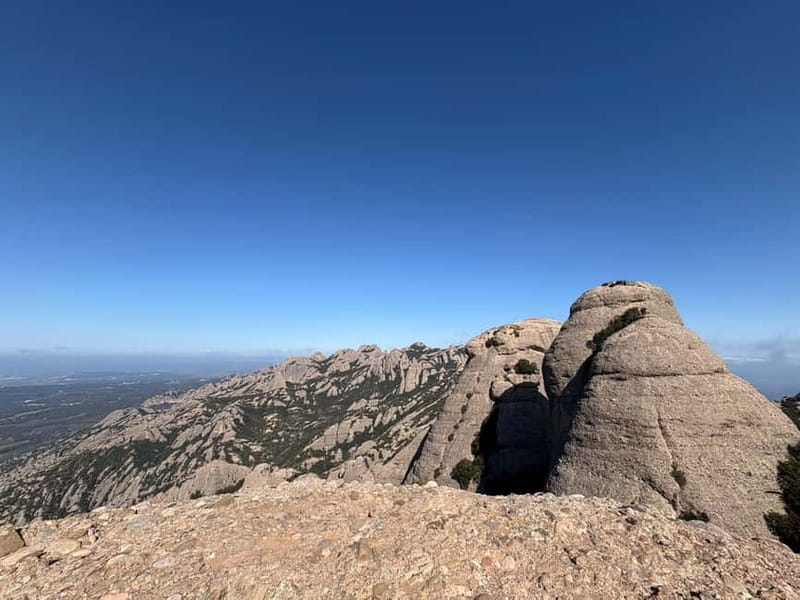 Barcelona: Montserrat afternoon tour, easy hike & boys choir - The one-hour ride from Barcelona