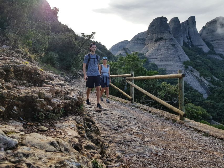 Barcelona: Montserrat Hiking Experience and Monastery Visit - The 3.5-hour route through Montserrat