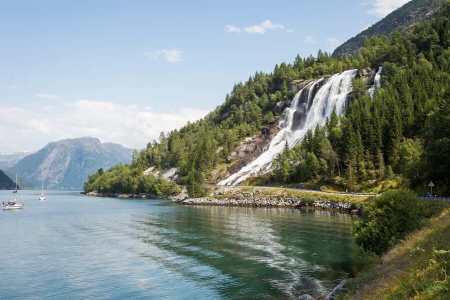 Bergen: Easy Hike to Bondhus Glacier Lake & Rosendal Visit - The historic road to Bondhusvatnet