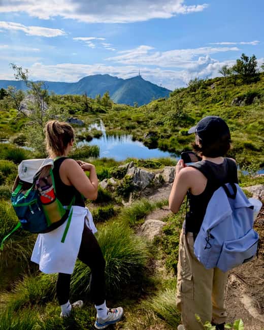 Bergen: Guided mountain hike on top of Bergen - Starting at Strandkaien 3 and riding the Fløibanen