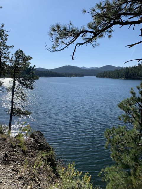 Black Hills: Private Tour of Mt. Rushmore & Flume Trail Hike - Lunch between the two main stops