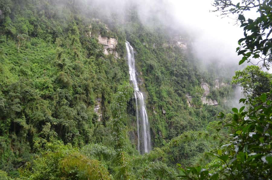 Bogota: Hike to La Chorrera Waterfall, El Chiflón and Guadalupe Hill - The hike to La Chorrera’s 590-meter drop