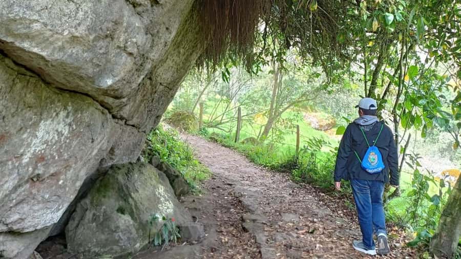 Bogota: La Chorrera Waterfall Guided Hike and Guadalupe Hill - Lunch in Choachí is extra, but worth planning for
