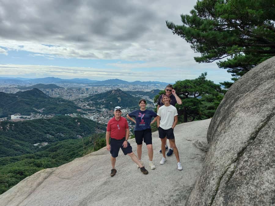 Bukhansan mountain hiking tour - 6 hours - The first climb: Gugi office to Daenammun Gate