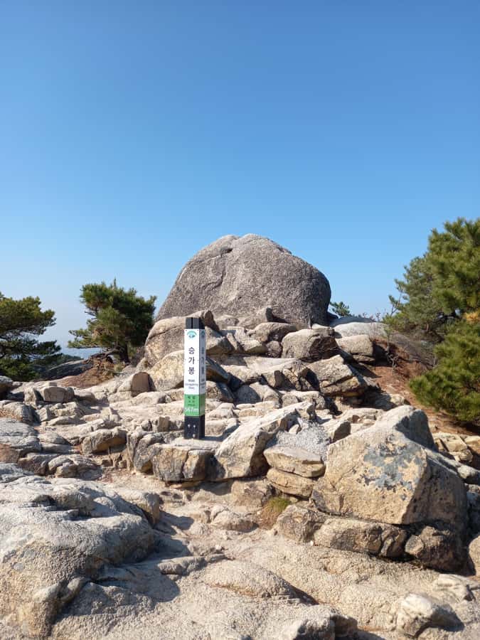 Bukhansan mountain hiking tour - 6 hours - Munsubong Peak and the ridge views