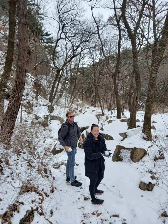Bukhansan mountain hiking tour - 6 hours - The descent through the flowing valley