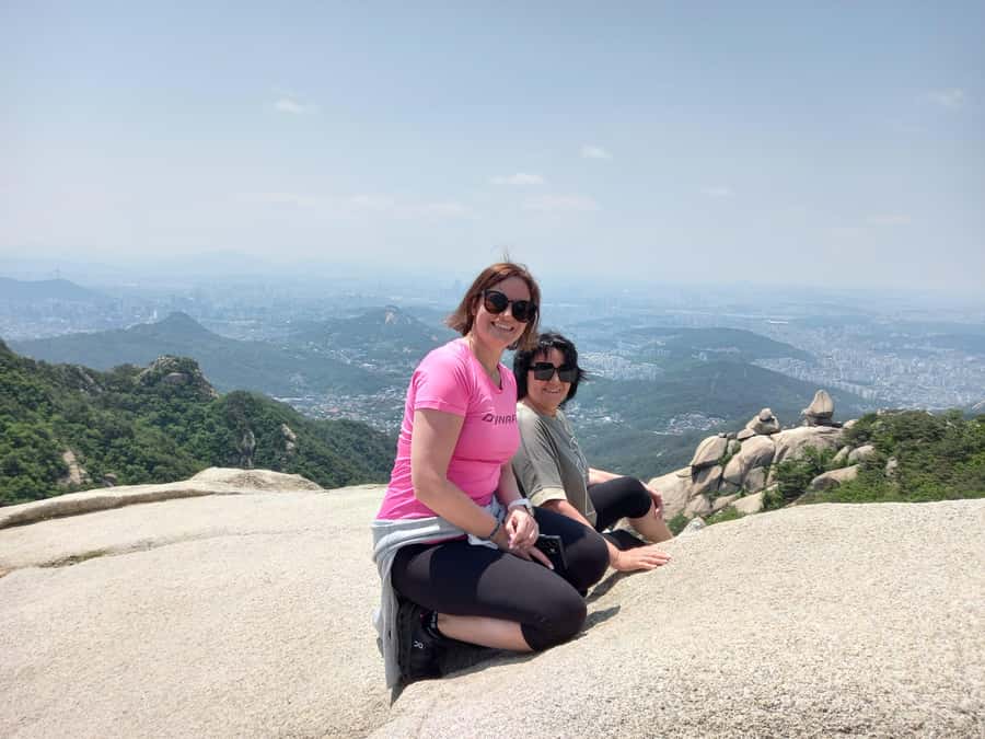 Bukhansan mountain hiking tour - 6 hours - The 30-minute bus ride from Gwanghwamun