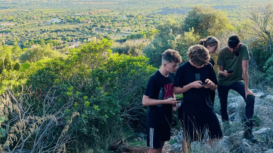 Cala Millor: "Cavemen", cave on a mountain,fun game and hike - From the Repsol station to the first clues