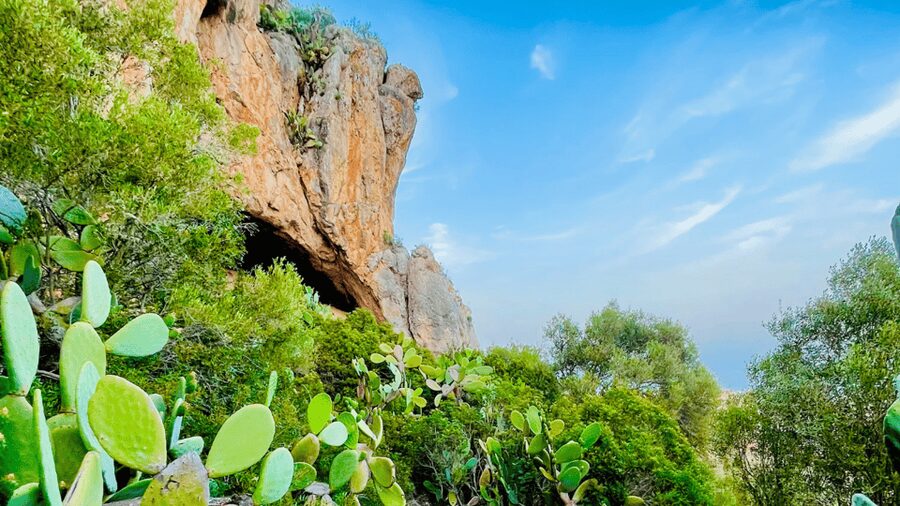 Cala Millor: "Cavemen", cave on a mountain,fun game and hike - Lost Places and the puzzle stops