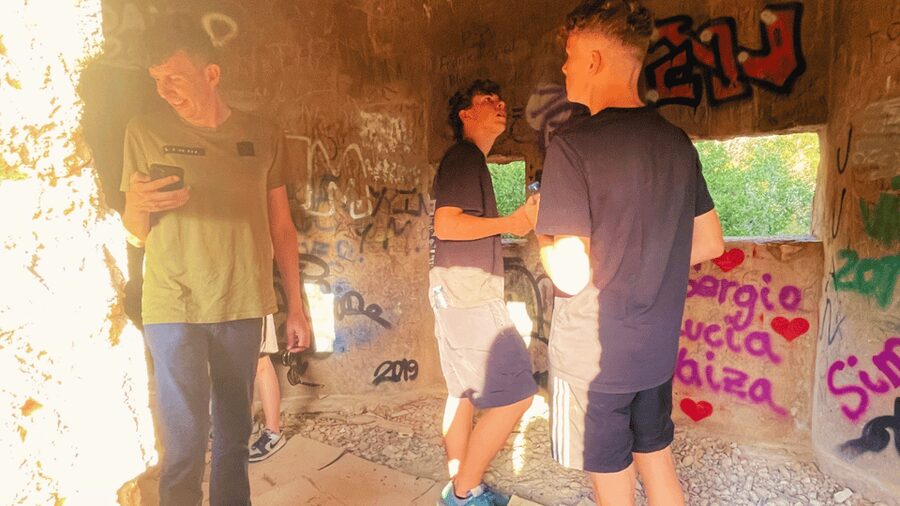 Cala Millor: "Cavemen", cave on a mountain,fun game and hike - A route that mixes riddles with real walking