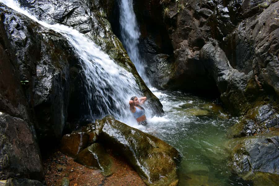 Cali: Hiking to the Pance waterfalls - Walking into Farallones forest