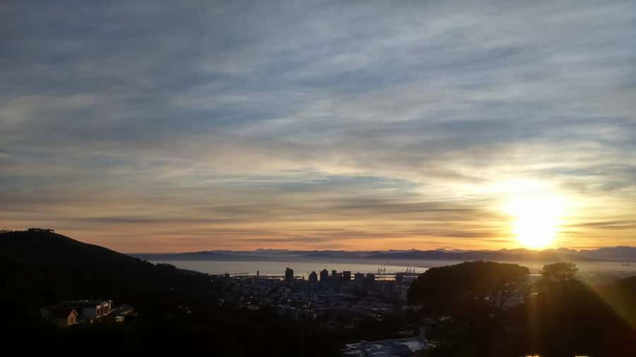 Cape Town: 3-Hour Table Mountain Hike via Platteklip Gorge - Café break or cable car descent