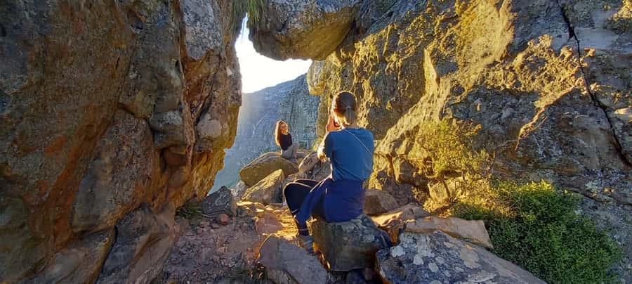Cape Town: Table Mountain Hike via India Venster Morning - Rock pitches, chains, and a boulder field