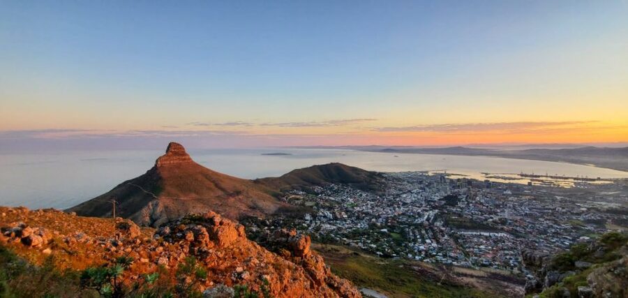 Cape Town: Table Mountain Hike via India Venster Morning - Reaching the plateau and riding down