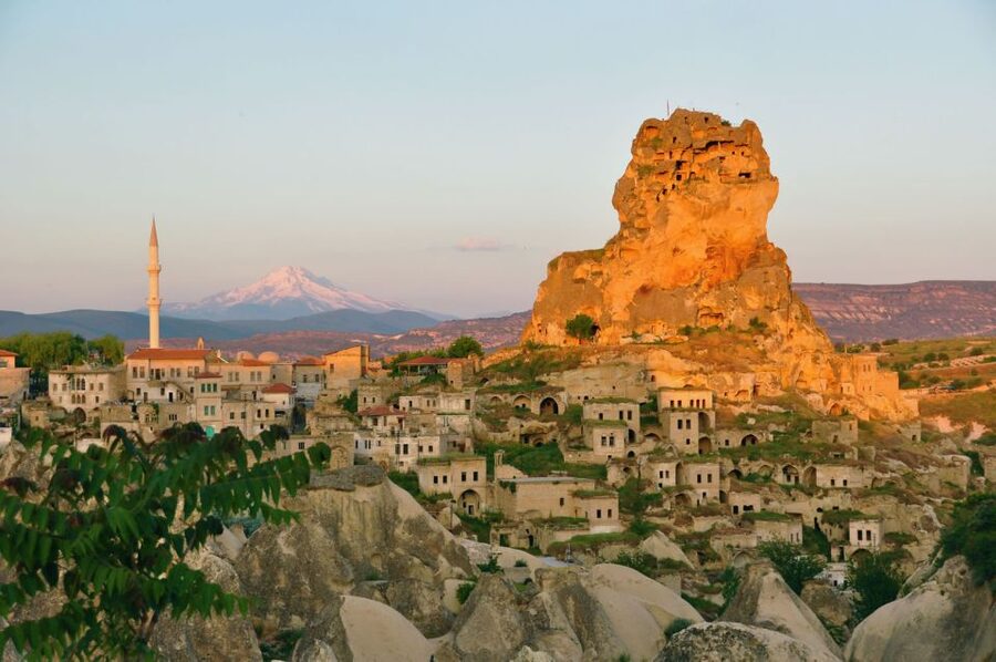 Cappadocia: Hiking & Undergroud City Tour - Lunch between the outdoor and underground stops