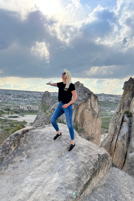 Cappadocia: Instagram Highlights Hiking Tour - Rose Valley: a colorful start among pigeon houses