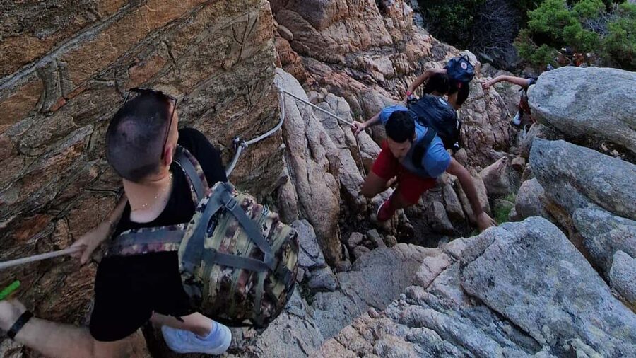 Caprera: hiking to Cala Coticcio with aperitif - The Sardinian aperitif at the picnic area