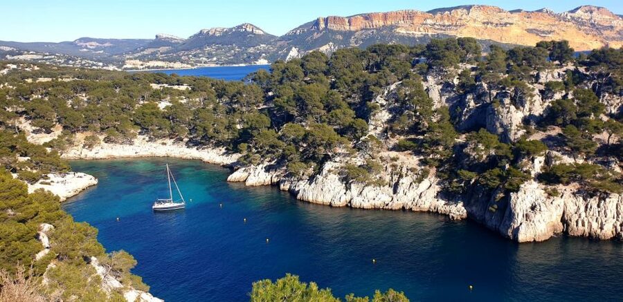 Cassis: 3 Calanques Half-Day Hiking Tour with Swimming - Who should book this four-hour route?
