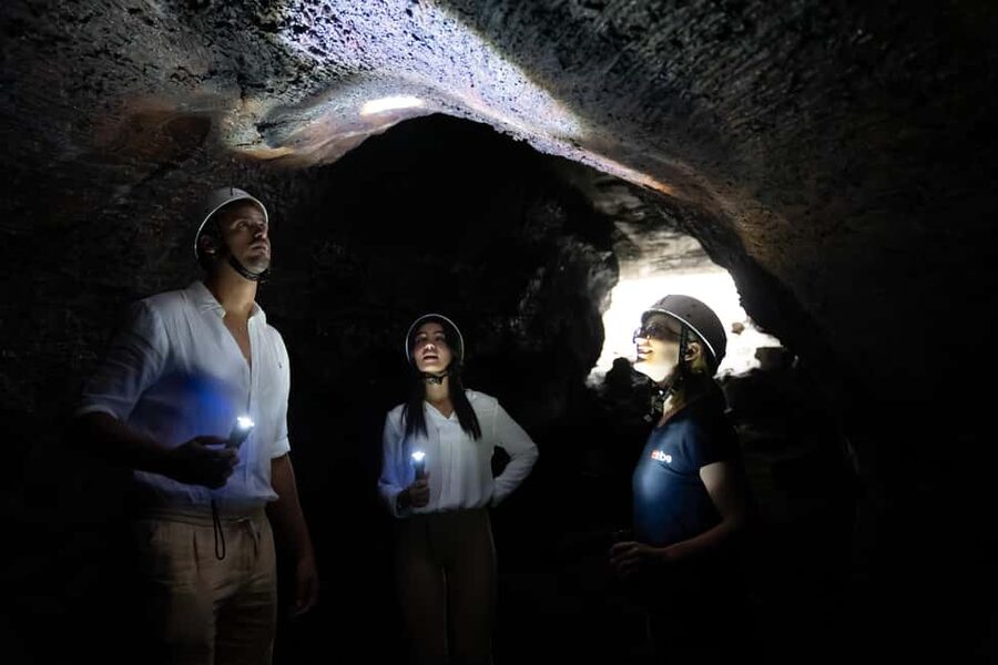 Catania: Etna Nature Tour with Hiking, Cave Visit, & Tasting - Guides make the difference