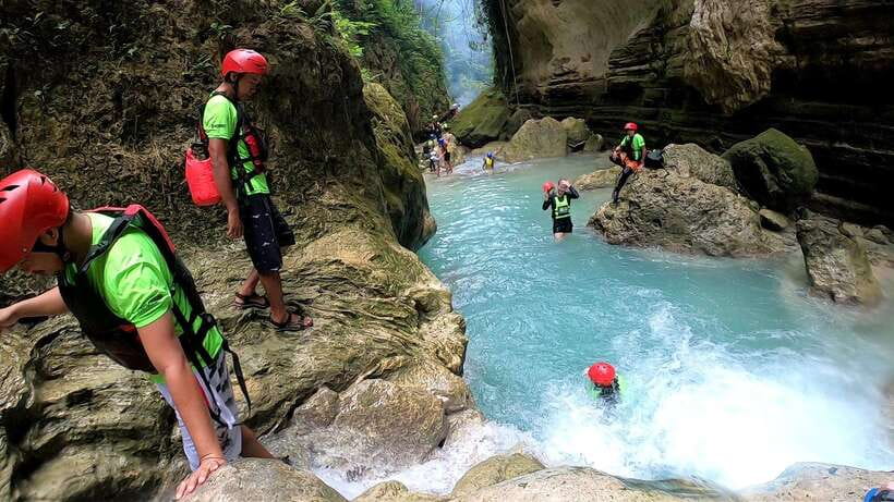 Cebu: Osmena Peak Hike & Kawasan Canyoneering - Packing for rocks, water, and an early start