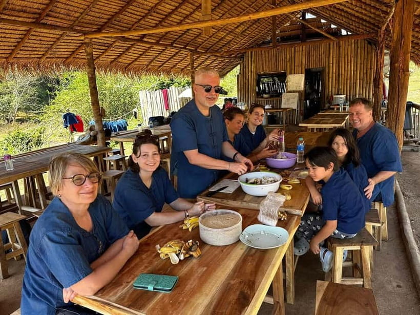 Chiang Mai: Doi Inthanon Hiking & Elephant Sanctuary Program - Pad Thai lunch and the first long transfer