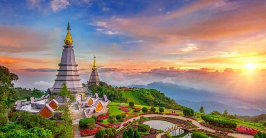 Chiang Mai: Doi Inthanon Park and Pha Dok Siew Hike Day Trip - The twin pagodas and their wide views