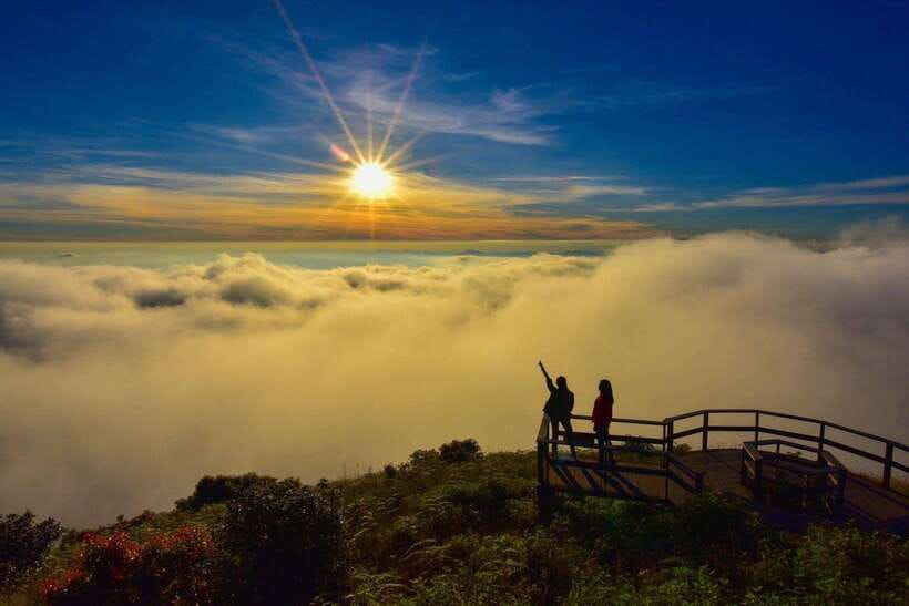 Chiang Mai: Doi Inthanon Park Tour & Kew Mae Pan Trail Hike - Wachirathan Waterfall and the first taste of the park