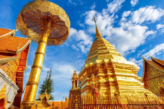 Chiang Mai - Doi Suthep Temple & Wat Pha Lat Hike - Riding a Chiang Mai red songthaew uphill
