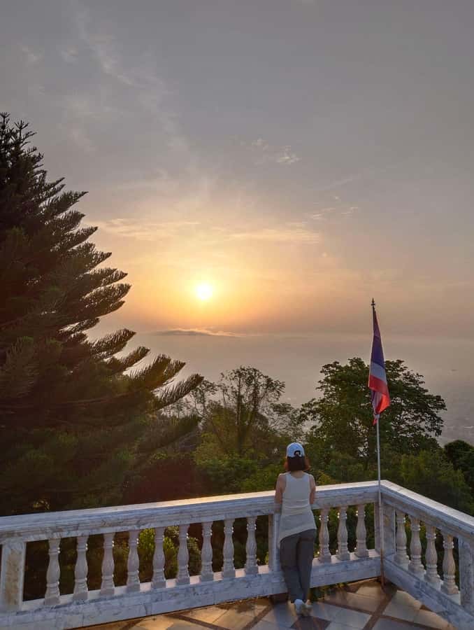 Chingmai Sunrise Hike & Cultural Traditions - Guides, transport, and group feel