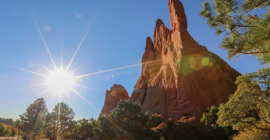 Colorado Springs: Garden of The Gods Classic Hiking Tour - Starting with the park-wide photo