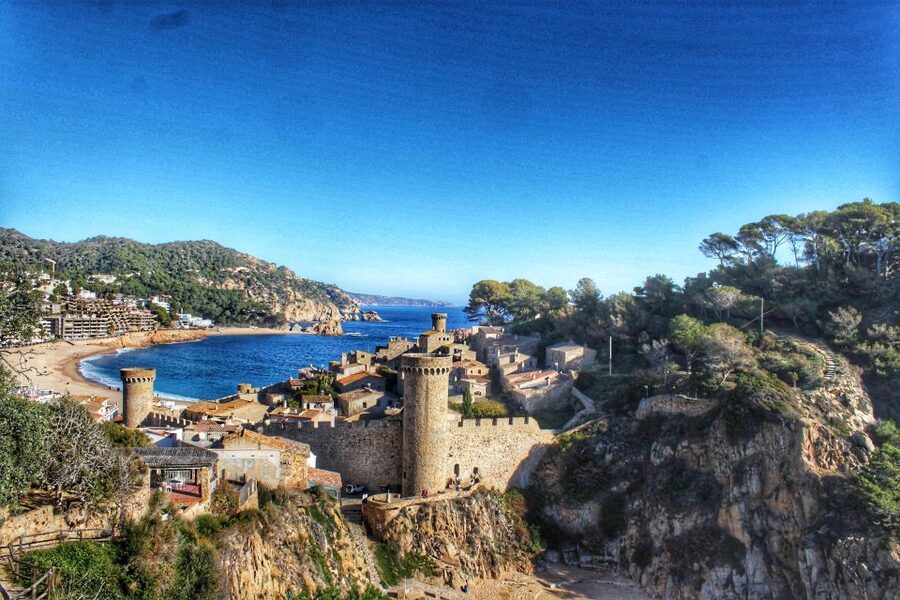 Costa Brava: Discovering Beaches, Hiking, and Swimming - Leaving Barcelona for the wild Costa Brava