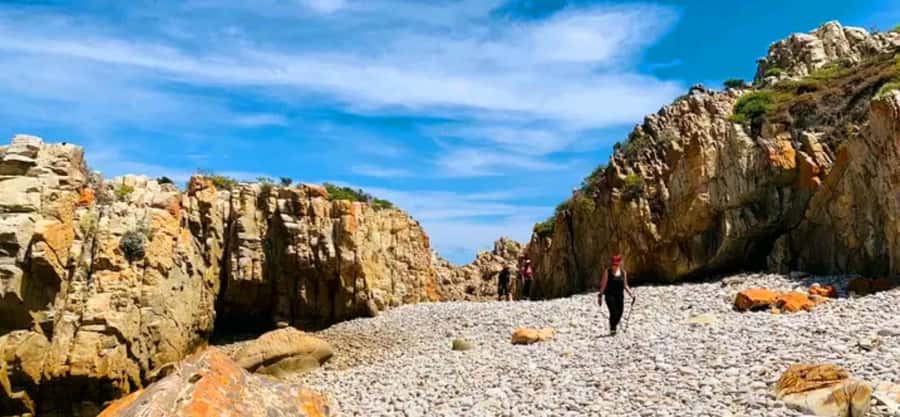 Costal Hiking Sacramento Trail: Port Elizabeth - Fynbos, birds, and old microbial life