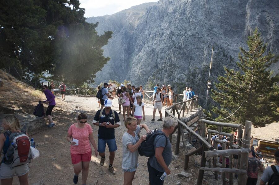 Crete: Samaria Gorge Hike - Starting at Xiloskalo in the White Mountains