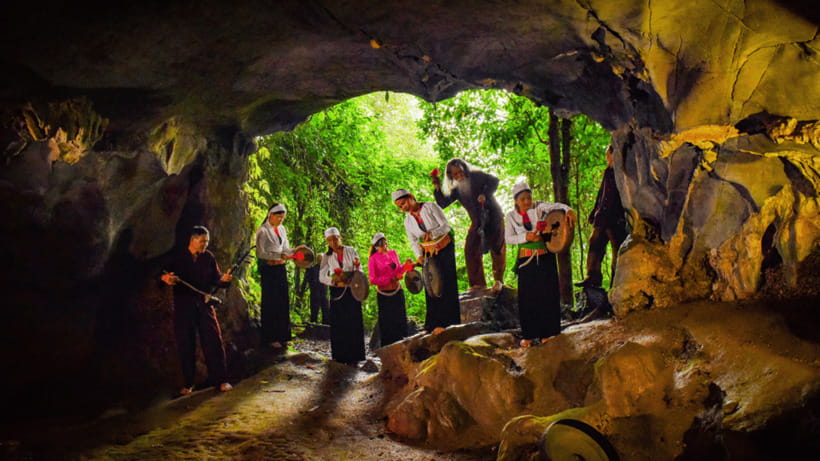 Cuc Phuong National Park Hiking Tour - Climbing 168 steps to the Cave of Prehistoric Man