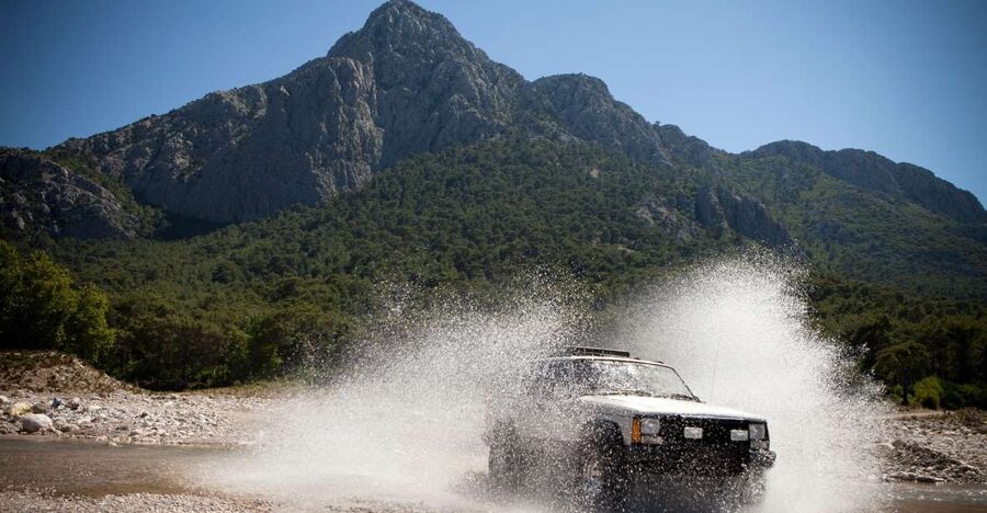 Dorgali: Supramonte Full-day Jeep Off-Roading & Hiking Tour - Riding the 4WD tracks above Dorgali and Baunei
