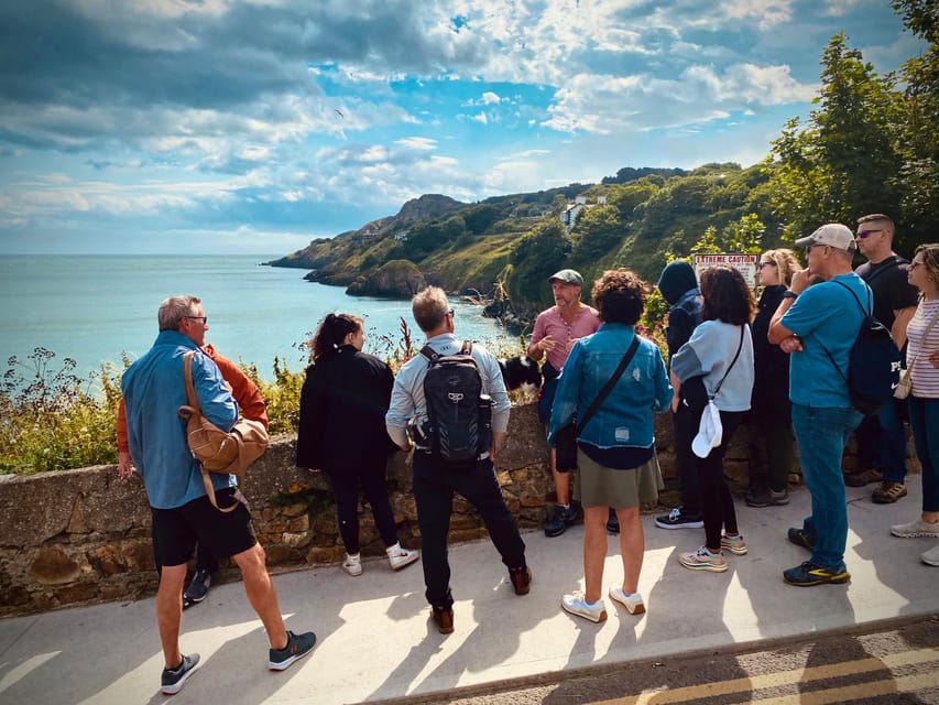 Dublin: Dublin Coastal Hike and Pints & Puppies - Meeting a local guide and a four-legged co-host