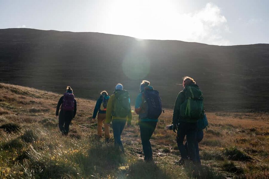 Edinburgh: Arthur's Seat Sunrise Hike with Mountain Guide - Who should book this walk?