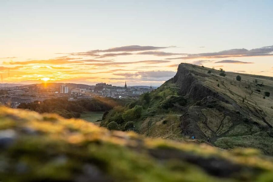 Edinburgh: Arthur's Seat Sunrise Hike with Mountain Guide - Meeting at the King’s Gallery